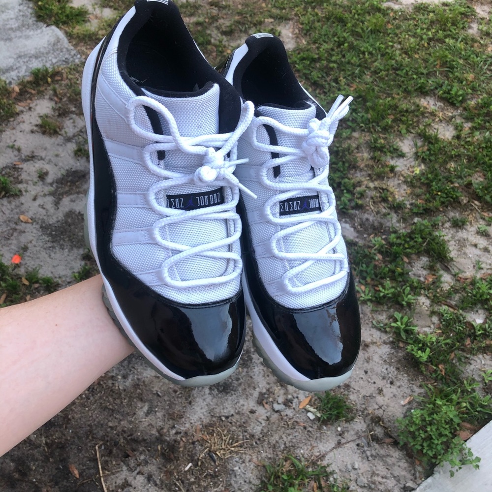 Air Jordan 11 Concord low